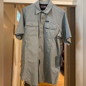 Men’s Wrangler Outdoor shirt.